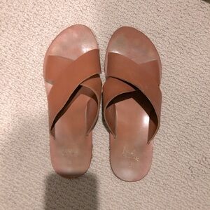 BEEK Crossover leather sandals in TAN